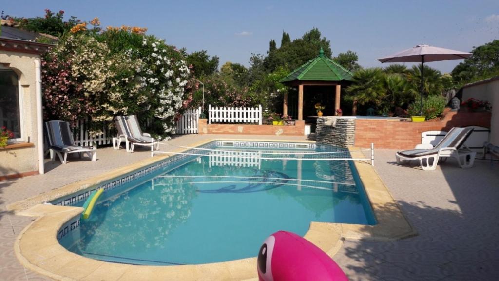 Апартаменты Gite T2 Avec Grande Piscine Villeneuve-la-Comptal Экстерьер фото